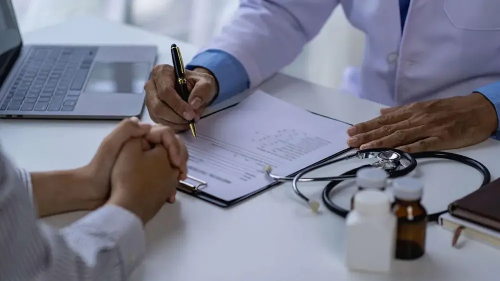 Randevu krizine akılalmaz çözüm: Bir günde dermatolog oldular!